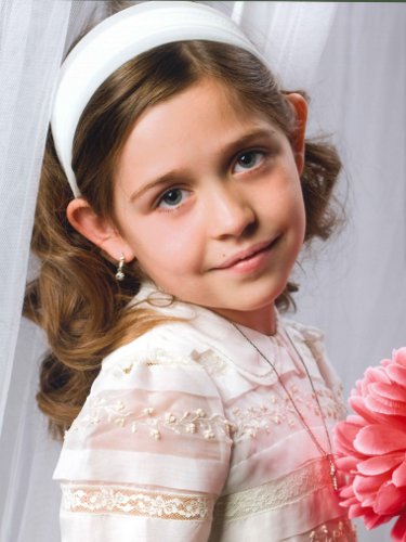 niña con traje de comunión